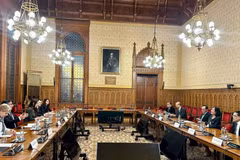 Escena de la reunión entre embajadores de la Asean en Hungría y Márton Hajdu, presidente de la Comisión de Asuntos Exteriores de la Asamblea Nacional anfitriona. (Foto: Embajada de Vietnam en Hungría)