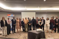 Delegados que asisten a la conferencia "Vietnam - Panamá: Potencial de exportación y oportunidades de cooperación empresarial" en Ciudad de Panamá. (Foto: VNA)