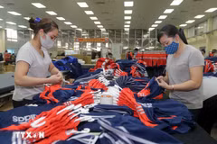 Prendas de vestir que exporta la empresa textil vietnamita de Thai Nguyen al mercado de la UE. (Foto: VNA)