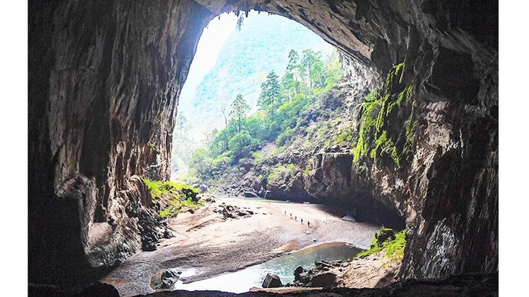 La cueva de Son Doong se formó hace entre dos y cinco millones de años. La cueva de Son Doong se formó hace entre dos y cinco millones de años.
