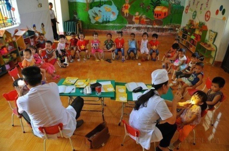 El sector de la salud se desarrolla con fuerza y alcanza numerosos logros durante los años de Renovación, con especial énfasis en la promoción del acceso a los servicios médicos para pobladores de las minorías étnicas.