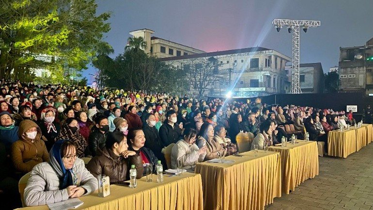 El evento atrae a numerosos lugareños y turistas.