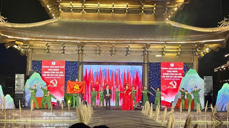 Constituyen otro mensaje de los espectáculos la fe en el liderazgo del Partido y las expectativas en el futuro de la nación y de Ninh Binh.