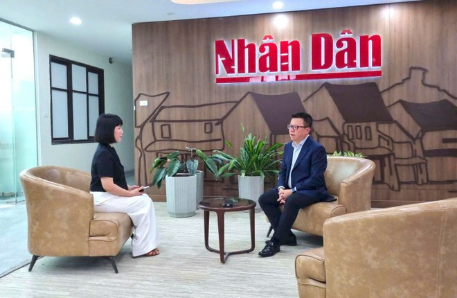El compañero Le Quoc Minh en una entrevista con el periódico "Noticias y Ética". (Fotografía: VNA) El compañero Le Quoc Minh en una entrevista con el periódico "Noticias y Ética". (Fotografía: VNA)
