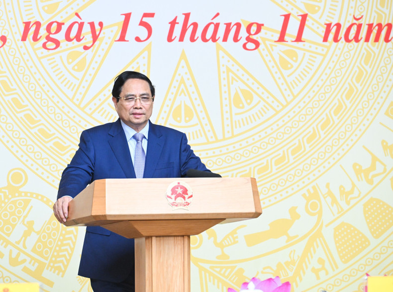 El primer ministro Pham Minh Chinh habla en la cita.