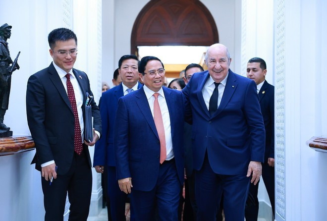 El primer ministro de Vietnam, Pham Minh Chinh, y el presidente de Argelia, Abdelmadjid Tebboune. (Foto: VNA)