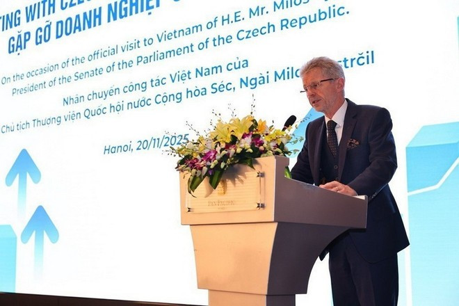 El presidente del Senado de la República Checa, Milos Vystrcil, habla en la cita. (Foto: VNA)