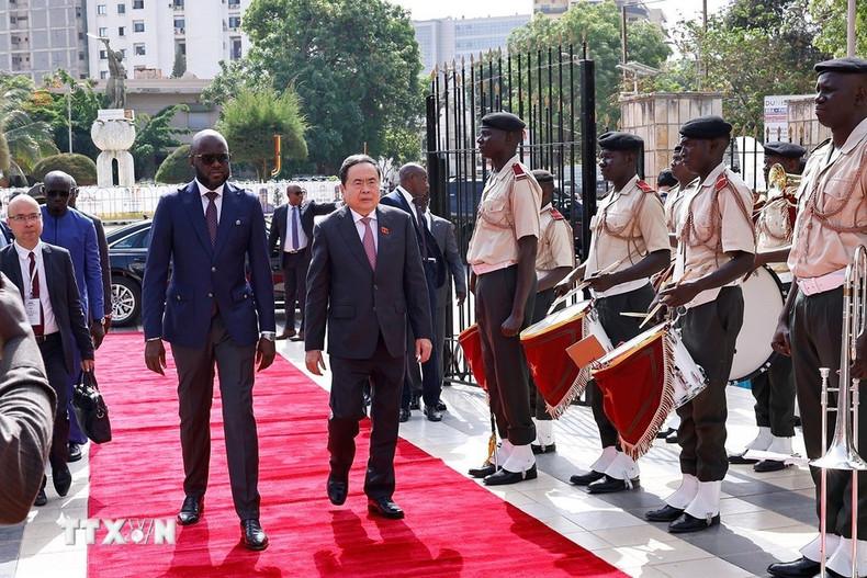 En la ceremonia de bienvenida. (Foto: VNA) En la ceremonia de bienvenida. (Foto: VNA)