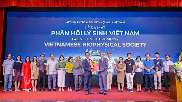 Lanzan la Asociación de Biofísica de Vietnam. (Foto: Nhan Dan)