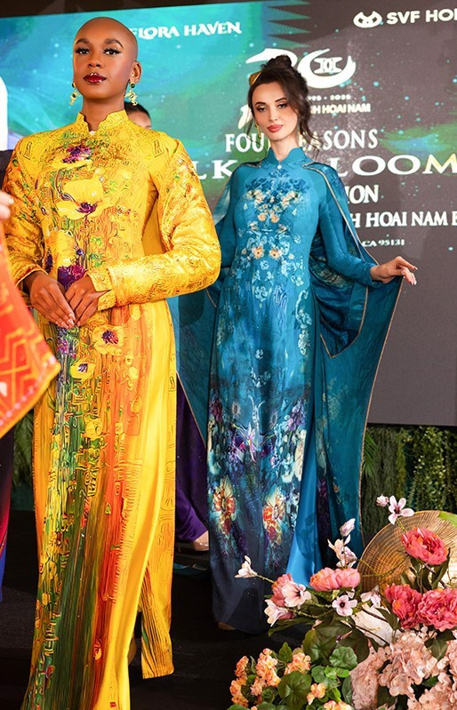 El “ao dai” brilla en la pasarela internacional.
