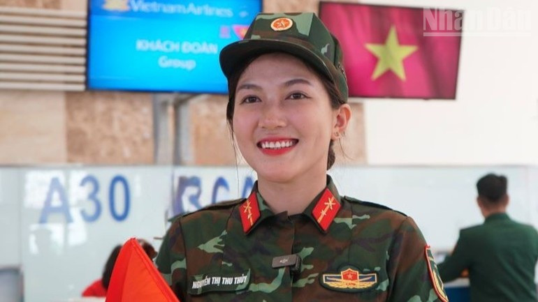 &quot;Cumplir la misión A80 es un honor y un orgullo para mí. Gracias a la aerolínea nacional por acompañarnos en el viaje de regreso. Luego de los arduos días de entrenamiento, espero con ansias cada minuto para reunirme con mi familia&quot;, expresó la soldado Nguyen Thi Thu Thuy.