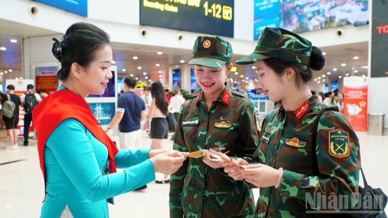 El vuelo VN9213 lleva a bordo más de 360 miembros de la misión A80.