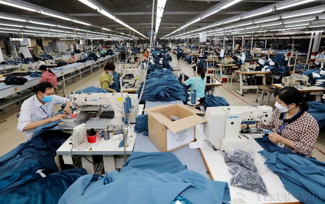 Las exportaciones de Vietnam a Angola se centran principalmente en rubros como arroz, productos textiles y fertilizantes. En la foto, productos para exportación en la empresa textil de Ho Guom.