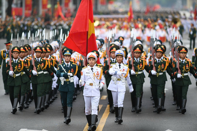 El bloque de honor de la Infantería, la Armada y la Fuerza de Defensa Aérea-Antiaérea del Ejército.