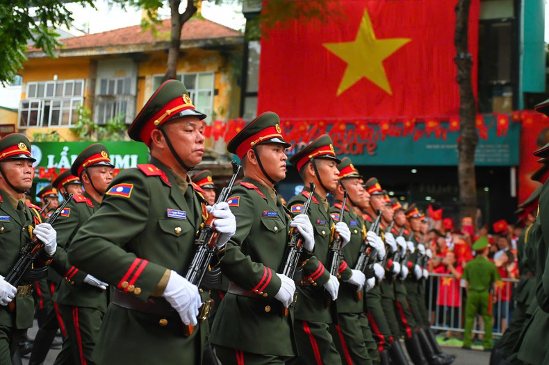 Las fuerzas armadas de países amigos.