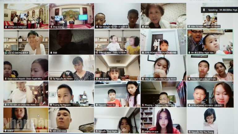 El acto inaugural del curso es transmitido a más de 60 puntos de videoconferencia en China. (Foto: Nhan Dan) El acto inaugural del curso es transmitido a más de 60 puntos de videoconferencia en China. (Foto: Nhan Dan)