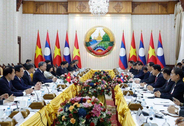 El secretario general del Partido Comunista de Vietnam, To Lam, se reúne con el primer ministro de Laos, Sonexay Siphandone. (Foto: VNA)