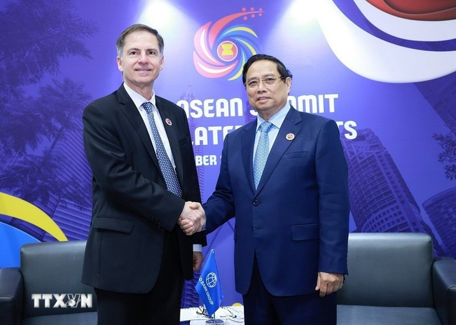 El primer ministro de Vietnam, Pham Minh Chinh, y el vicepresidente del Banco Mundial, Carlos Felipe Jaramillo. (Foto: VNA) El primer ministro de Vietnam, Pham Minh Chinh, y el vicepresidente del Banco Mundial, Carlos Felipe Jaramillo. (Foto: VNA)