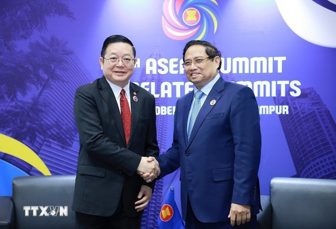 El primer ministro de Vietnam, Pham Minh Chinh, se reúne con el secretario general de la Asean, Kao Kim Hourn. (Foto: VNA) El primer ministro de Vietnam, Pham Minh Chinh, se reúne con el secretario general de la Asean, Kao Kim Hourn. (Foto: VNA)