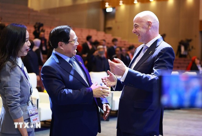 El primer ministro de Vietnam, Pham Minh Chinh, y el presidente de la FIFA, Gianni Infantino. (Foto: VNA) El primer ministro de Vietnam, Pham Minh Chinh, y el presidente de la FIFA, Gianni Infantino. (Foto: VNA)