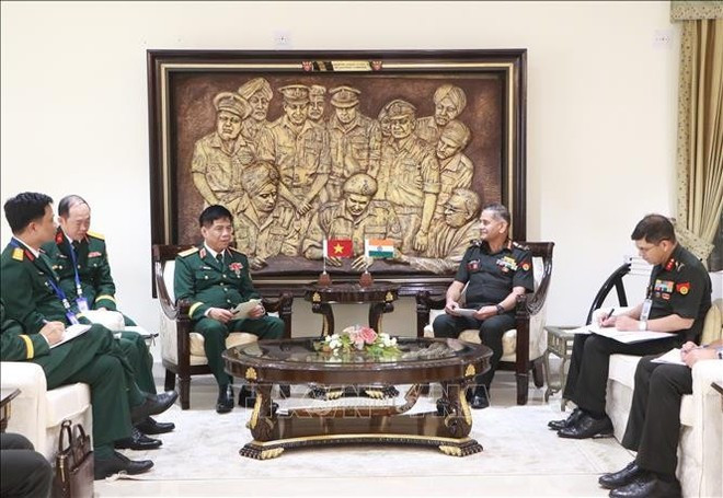 El teniente general Nguyen Van Nghia, subjefe del Estado Mayor General del Ejército Popular de Vietnam se reúne con el jefe del Estado Mayor General del Ejército indio, general Upendra Dwivedi. (Foto: VNA) El teniente general Nguyen Van Nghia, subjefe del Estado Mayor General del Ejército Popular de Vietnam se reúne con el jefe del Estado Mayor General del Ejército indio, general Upendra Dwivedi. (Foto: VNA)