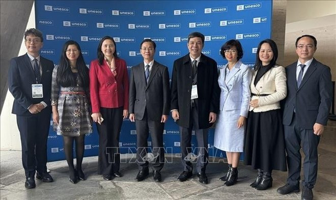 La delegación vietnamita asiste a la 222ª reunión del Consejo Ejecutivo de la Organización de las Naciones Unidas para la Educación, la Ciencia y la Cultura (Unesco). (Foto: VNA) La delegación vietnamita asiste a la 222ª reunión del Consejo Ejecutivo de la Organización de las Naciones Unidas para la Educación, la Ciencia y la Cultura (Unesco). (Foto: VNA)