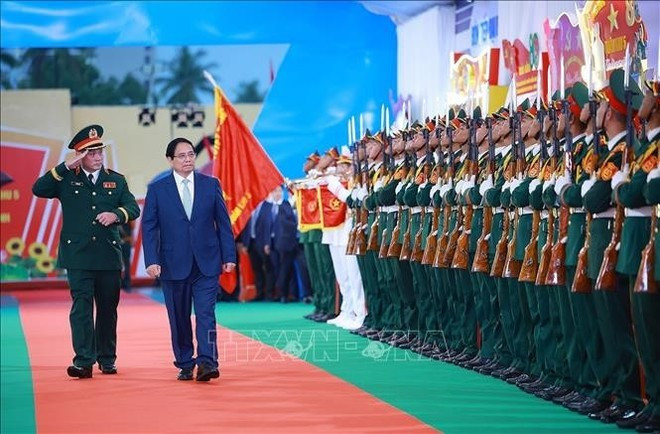 En el acto de bienvenida al primer ministro Pham Minh Chinh. (Foto: VNA)