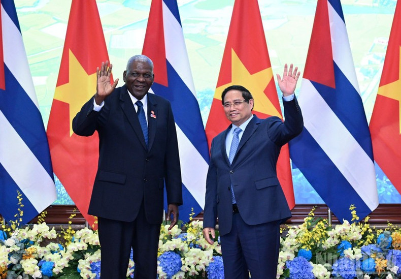 El primer ministro de Vietnam, Pham Minh Chinh (derecha), y el presidente de la Asamblea Nacional del Poder Popular y del Consejo de Estado de Cuba, Esteban Lazo Hernández. (Foto: Nhan Dan) El primer ministro de Vietnam, Pham Minh Chinh (derecha), y el presidente de la Asamblea Nacional del Poder Popular y del Consejo de Estado de Cuba, Esteban Lazo Hernández. (Foto: Nhan Dan)