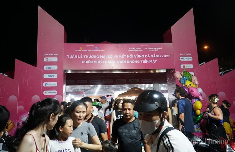 La Semana es organizada conjuntamente por la Agencia de Comercio Electrónico y Economía Digital, adscrita al Ministerio de Industria y Comercio de Vietnam, y el Servicio de Industria y Comercio de Da Nang. La Semana es organizada conjuntamente por la Agencia de Comercio Electrónico y Economía Digital, adscrita al Ministerio de Industria y Comercio de Vietnam, y el Servicio de Industria y Comercio de Da Nang.