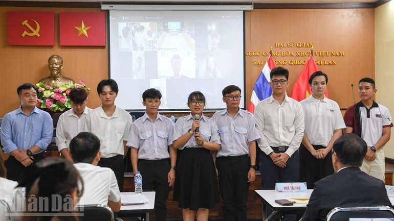 Los miembros del Buró Ejecutivo de la Asociación de Estudiantes Vietnamitas en Tailandia para el mandato 2025-2028. (Fotografía: Nhan Dan) Los miembros del Buró Ejecutivo de la Asociación de Estudiantes Vietnamitas en Tailandia para el mandato 2025-2028. (Fotografía: Nhan Dan)
