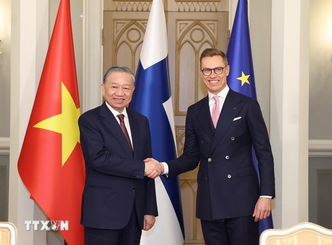 El secretario general del Partido Comunista de Vietnam, To Lam (izquierda), y el presidente de Finlandia, Alexander Stubb. (Foto: VNA) El secretario general del Partido Comunista de Vietnam, To Lam (izquierda), y el presidente de Finlandia, Alexander Stubb. (Foto: VNA)