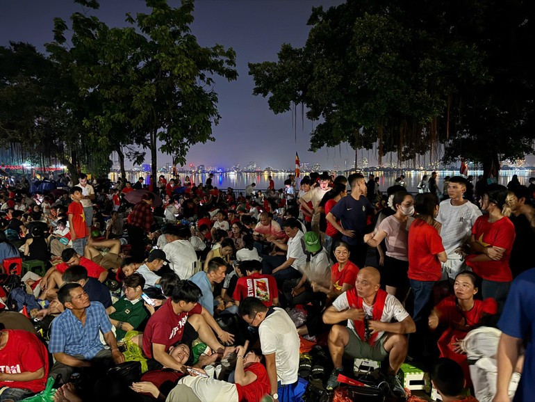 La calle de Thanh Nien (tramo que da al Lago Oeste).