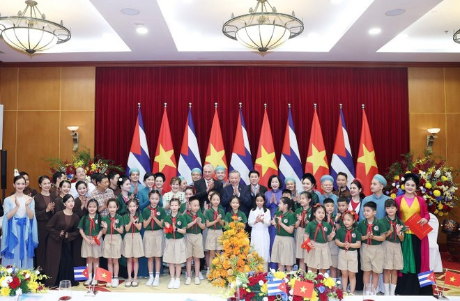 Los máximos dirigentes de Vietnam copresiden el banquete de Estado en honor a Díaz-Canel. (Foto: VNA) Los máximos dirigentes de Vietnam copresiden el banquete de Estado en honor a Díaz-Canel. (Foto: VNA)