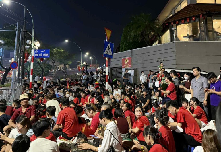 La larga espera no desanima a la población.