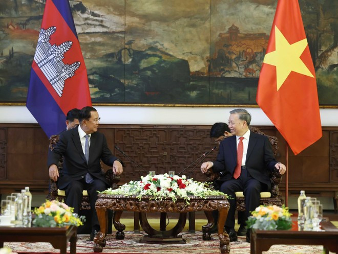 El secretario general del Partido Comunista de Vietnam, To Lam, se reúne con el presidente del Partido Popular de Camboya, Hun Sen, el 29 de abril de 2025, en Ciudad Ho Chi Minh. (Foto: VNA) El secretario general del Partido Comunista de Vietnam, To Lam, se reúne con el presidente del Partido Popular de Camboya, Hun Sen, el 29 de abril de 2025, en Ciudad Ho Chi Minh. (Foto: VNA)