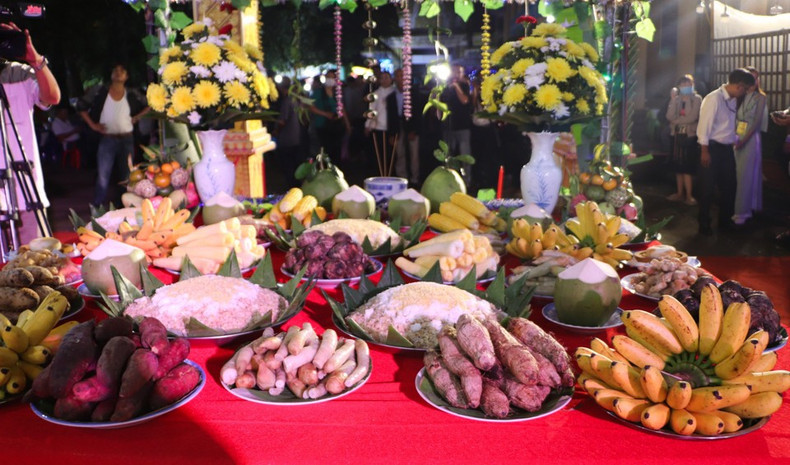 La ceremonia de adoración a la luna tiene un fuerte significado espiritual.