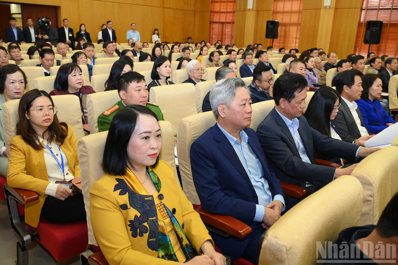 Diputados y votantes en la cita.