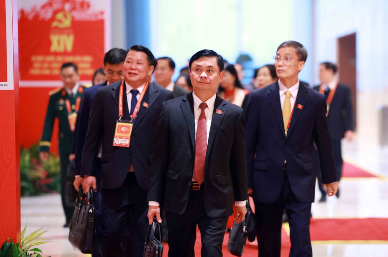 Delegados del XIV Congreso Nacional del Partido acuden a la sesión preparatoria del evento.
