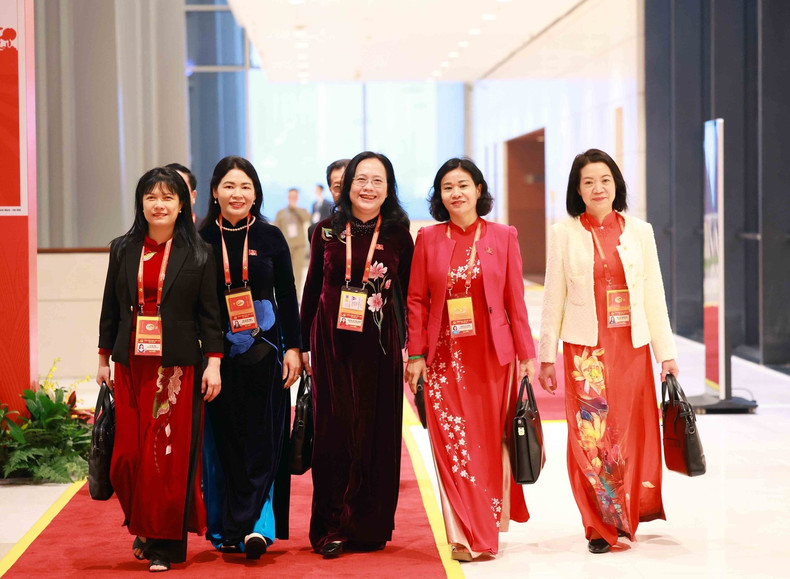 Delegados del XIV Congreso Nacional del Partido acuden a la sesión preparatoria del evento.
