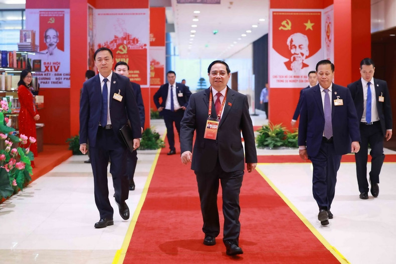 El primer ministro de Vietnam, Pham Minh Chinh, llega al evento.