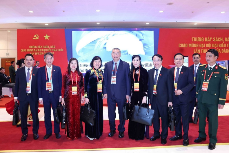 Delegados del XIV Congreso Nacional del Partido acuden a la sesión preparatoria del evento.