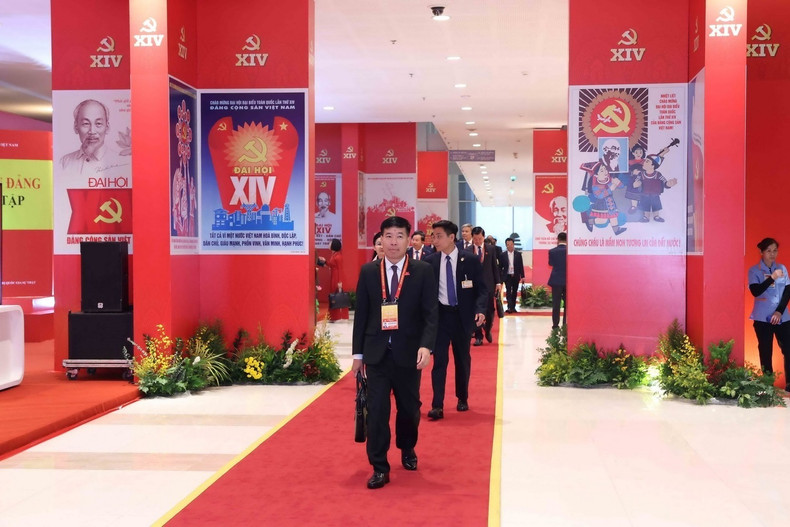 Delegados del XIV Congreso Nacional del Partido acuden a la sesión preparatoria del evento.