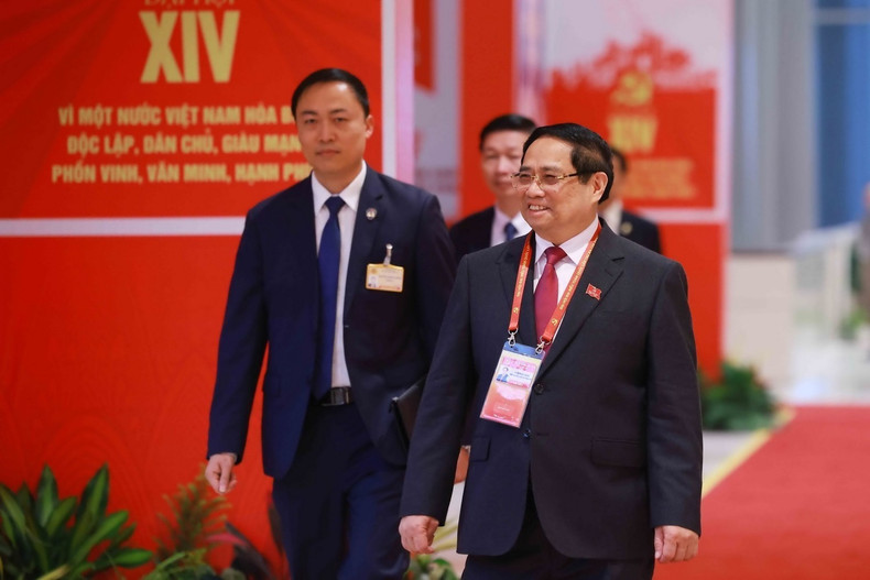 El primer ministro de Vietnam, Pham Minh Chinh, llega al evento.