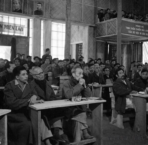 El Presidente Ho Chi Minh participa en la Conferencia del Comité Nacional de la Alianza Viet, en febrero de 1948, en Viet Bac.