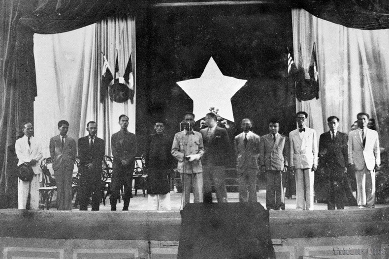 El Presidente Ho Chi Minh pronuncia su juramento ante la Asamblea Nacional en su primer período de sesiones de la primera Legislatura (2 de marzo de 1946).