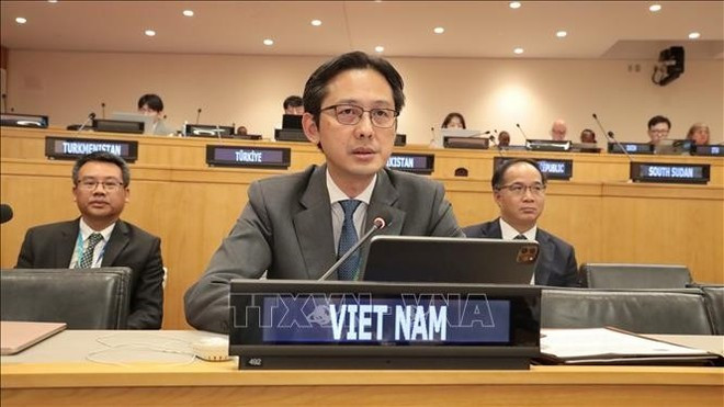 El embajador Do Hung Viet, representante permanente de Vietnam ante la ONU, pronuncia un discurso en la sesión. (Fotografía: VNA) El embajador Do Hung Viet, representante permanente de Vietnam ante la ONU, pronuncia un discurso en la sesión. (Fotografía: VNA)