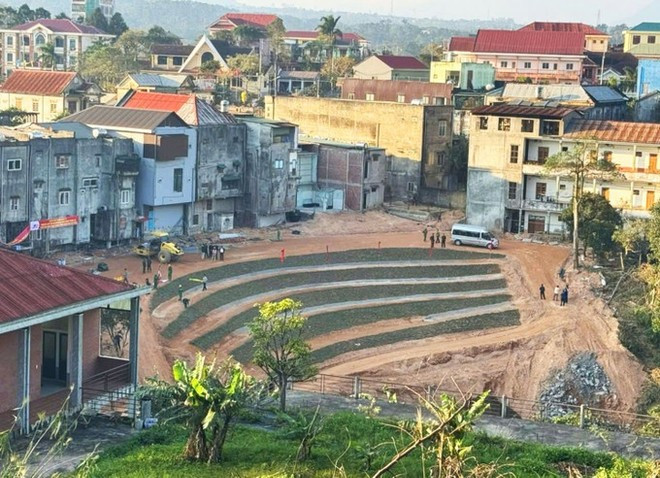 El proyecto de emergencia para la prevención de deslizamientos de tierra en la comuna de Khe Sanh, en la provincia de Quang Tri, parte de la Campaña Quang Trung, ha traído alegría y emoción a la población tras muchos años de constante preocupación por deslizamientos de tierra. (Foto: VNA)