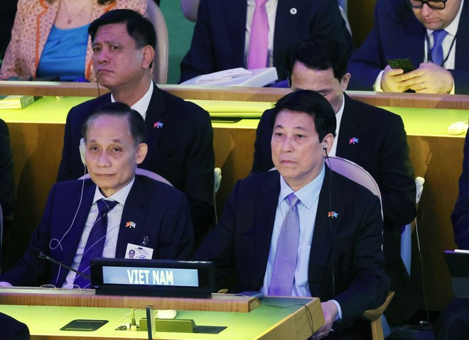 El presidente Luong Cuong y el ministro interino de Relacioness Exteriores, Le Hoai Trung, asisten a la Reunión de Alto Nivel para celebrar el 80º aniversario de la fundación de las Naciones Unidas. (Foto: VNA) El presidente Luong Cuong y el ministro interino de Relacioness Exteriores, Le Hoai Trung, asisten a la Reunión de Alto Nivel para celebrar el 80º aniversario de la fundación de las Naciones Unidas. (Foto: VNA)