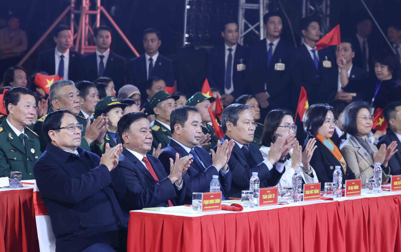 Delegados al programa artístico en Hanói.
