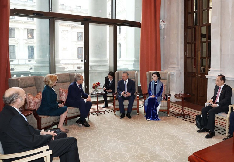 La actividad se enmarca en la actual visita oficial del líder partidista vietnamita y su cónyuge al Reino Unido.